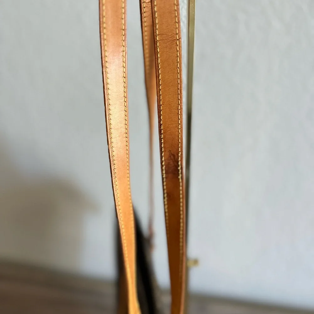 Louis Vuitton Babylone Tote - Picture 4 of 10